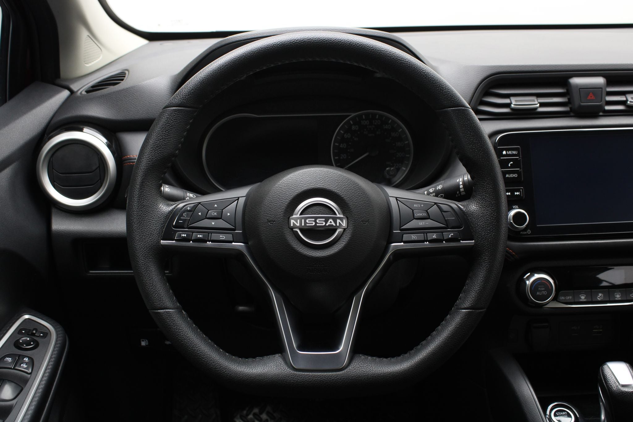 2024 Nissan Versa 1.6 SR At