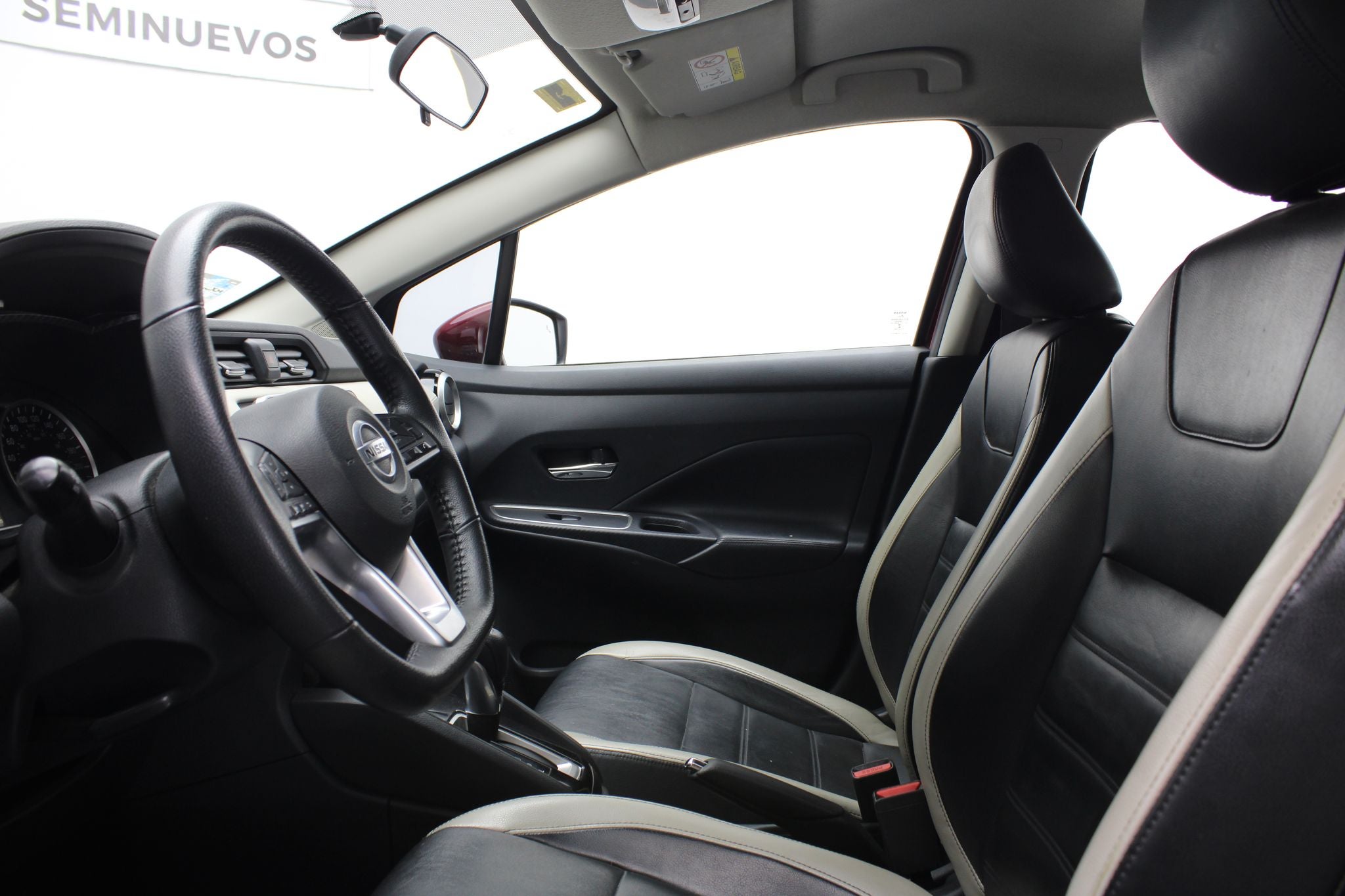 2022 Nissan Versa 1.6 Platinum Piel At