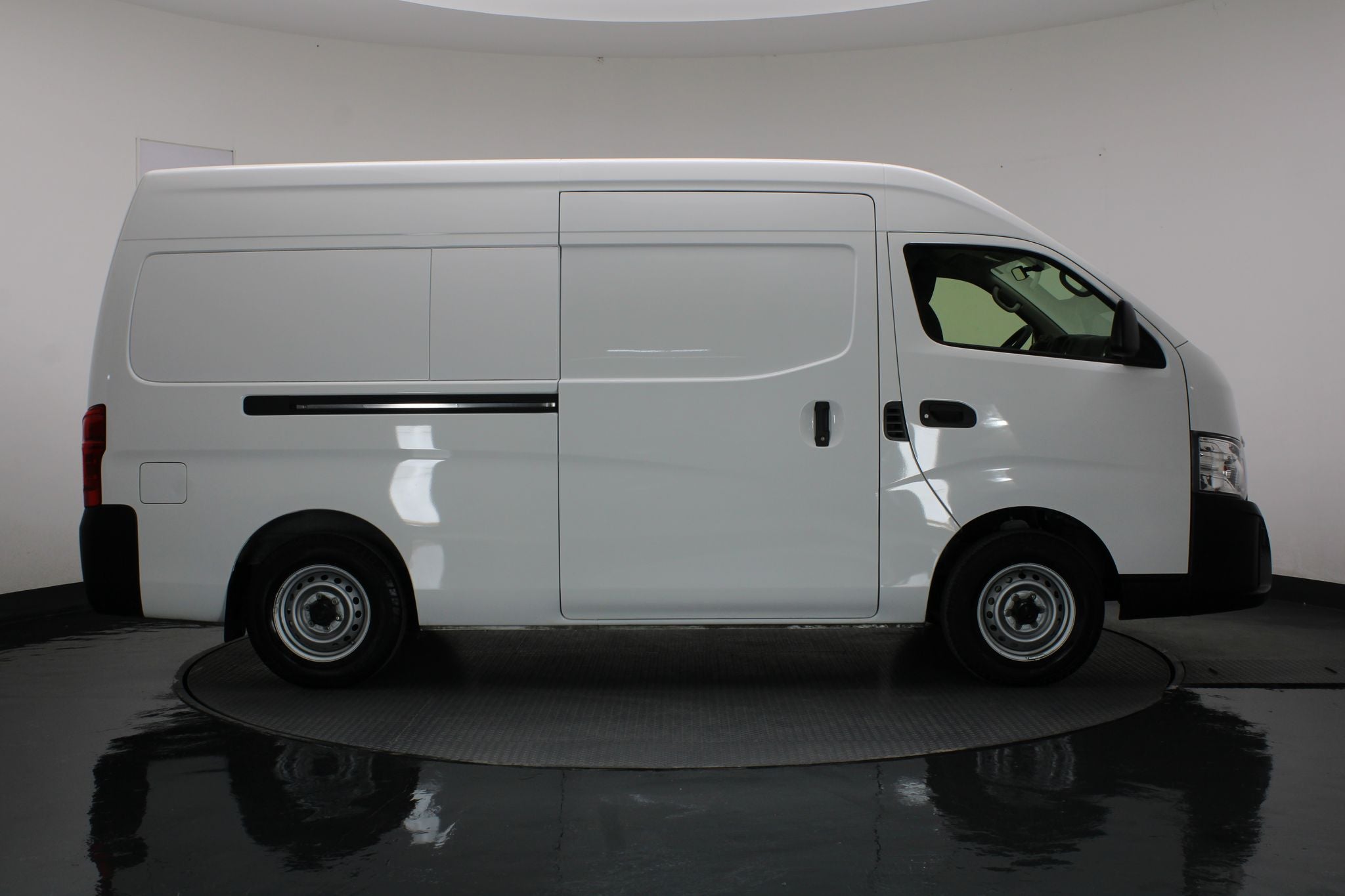 2024 Nissan Urvan 2.5 Panel Amplia AA Mt